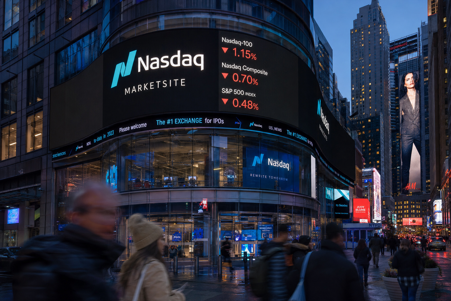 S&P 500 Hits Record Even as Broadcom Wipes $320 Billion in AI Rout